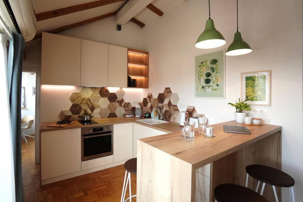 Modern Loft With Balcony In The Heart Of Apartament Sofia